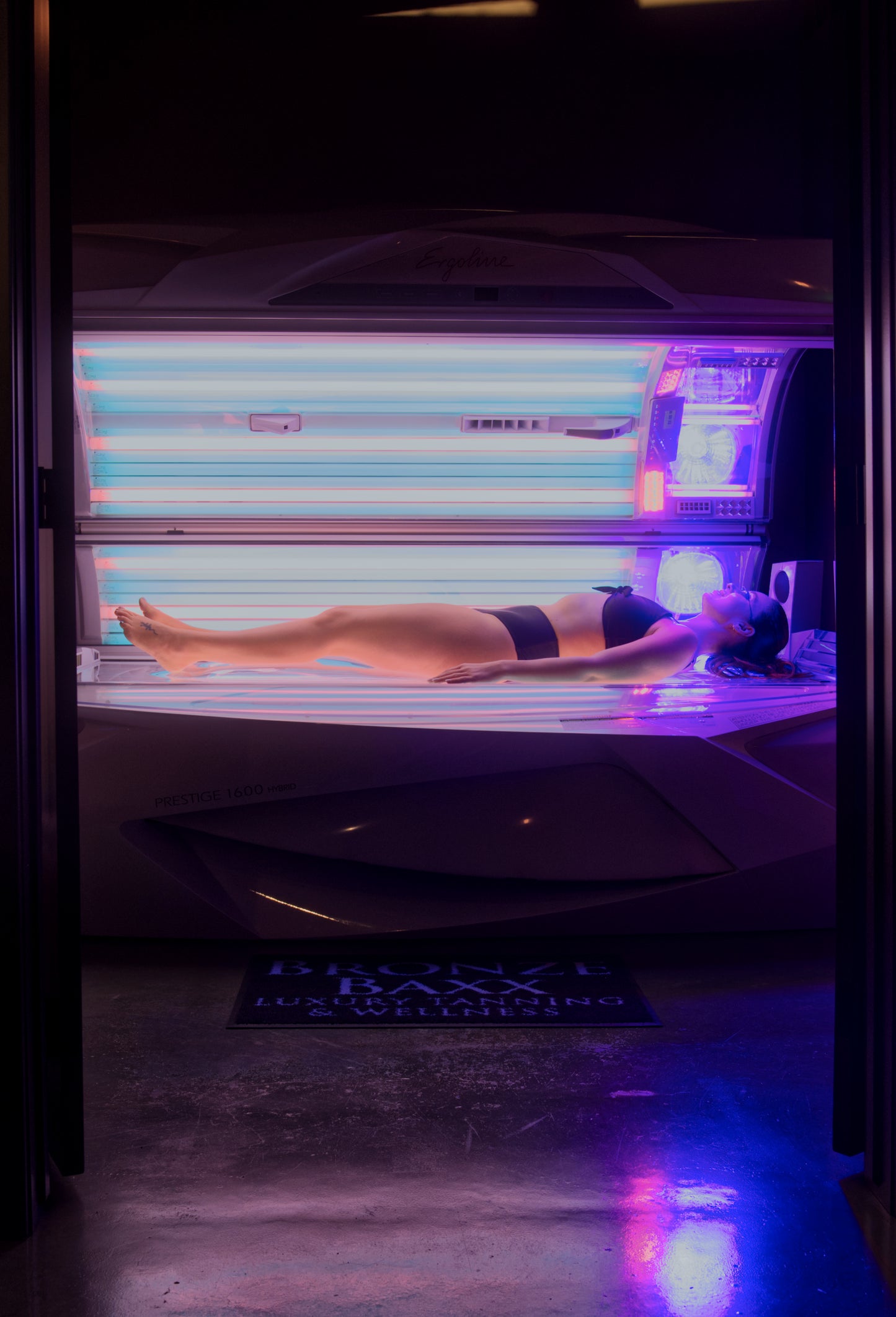 BLACK FRIDAY: 100 Sunbed Tanning Minutes SALE!